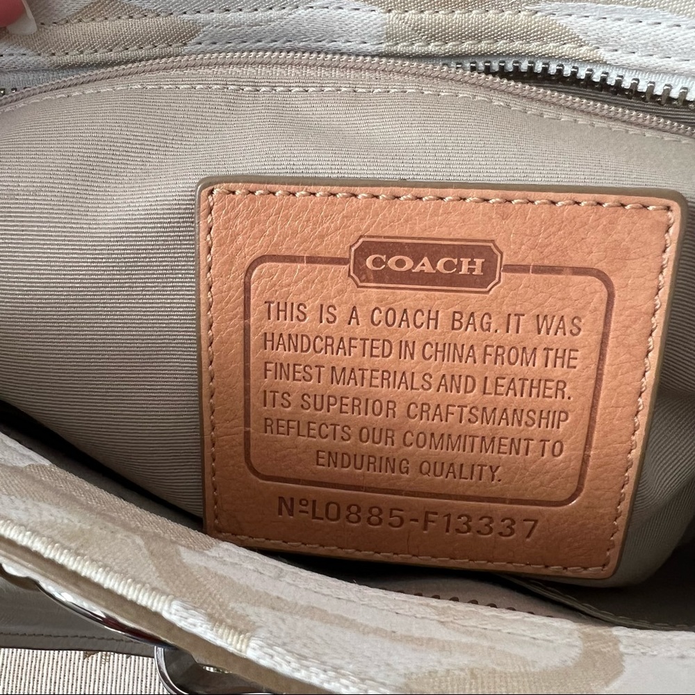 Coach beige off white signature print purse Hampton F13337 leather accents - Picture 5 of 9